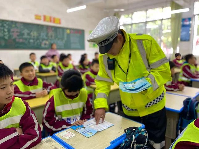 督促家长规范接送行为加强对孩子的日常安全教育凝集家校合力 督促家长规范接送行为加强对孩子的日常安全教育凝集家校合力